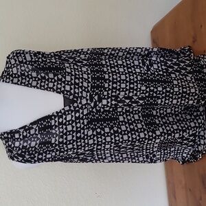 VINCE CAMUTO Geometric Black and White Sleeveless Top Size Large